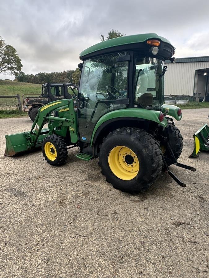 2010 JOHN DEERE 3720 W Attachments